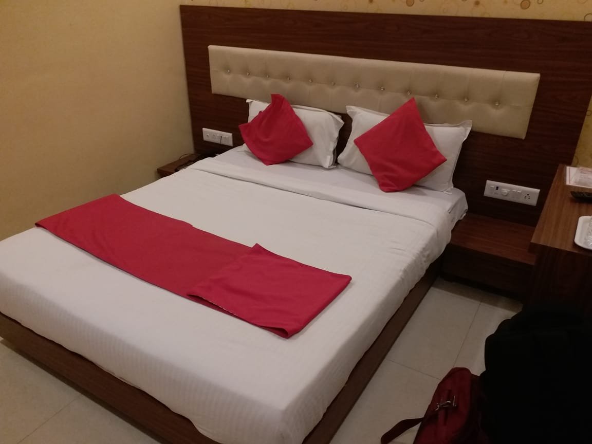Minimalist bedroom decor Lucknow